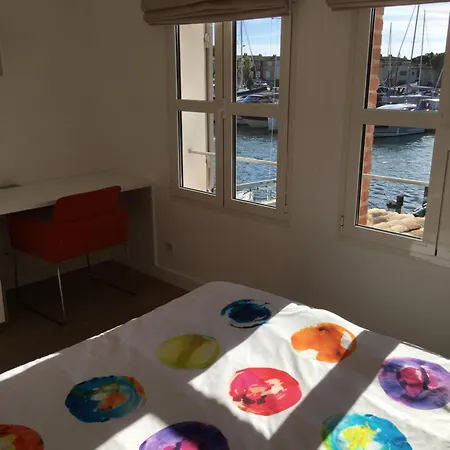 De Luxe A Port