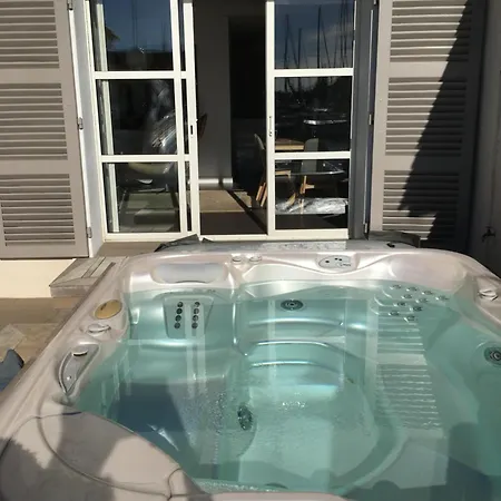De Luxe A Port Vila Grimaud
