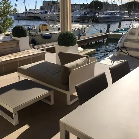 De Luxe A Port